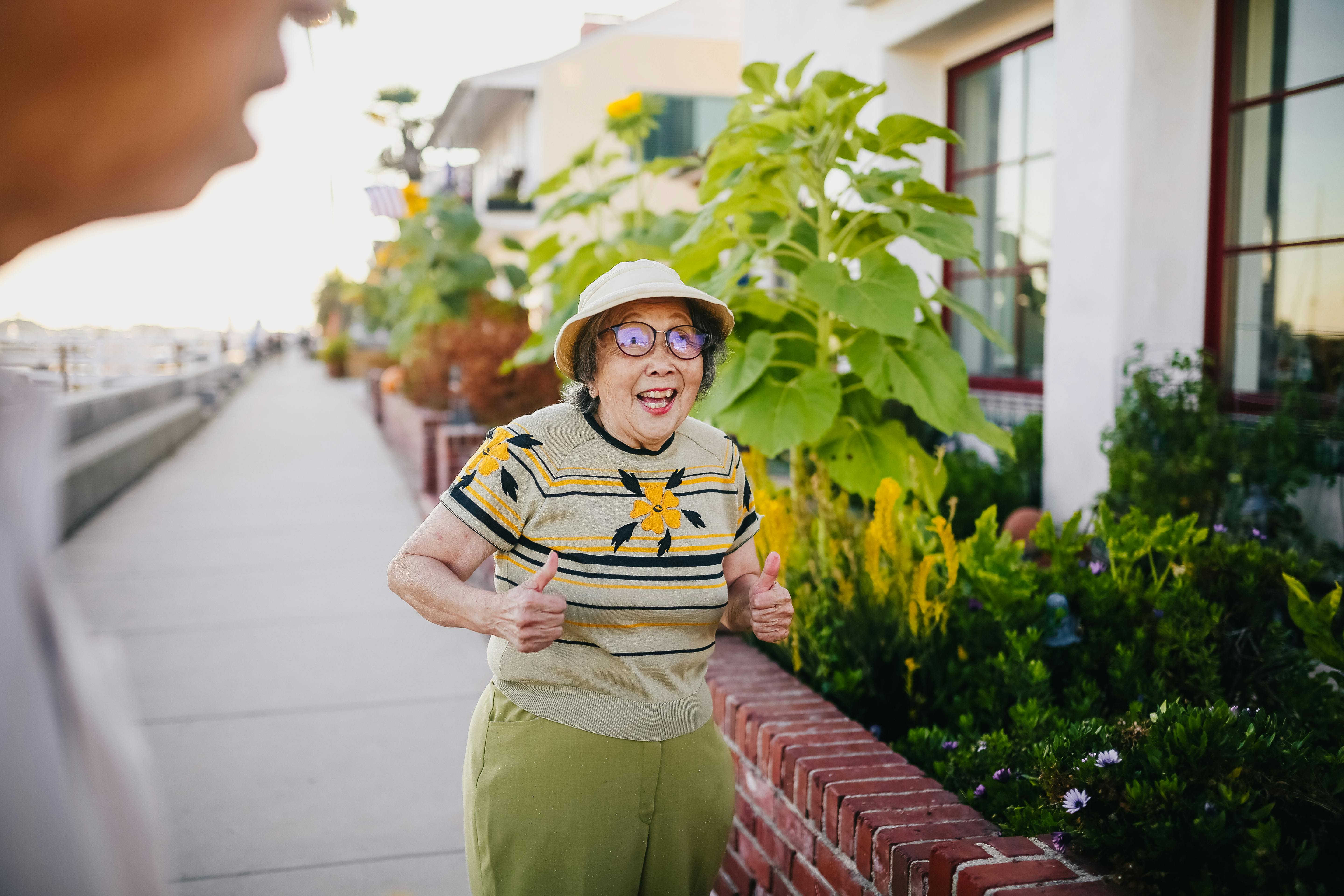 Woman with her thumbs up | Source: Pexels