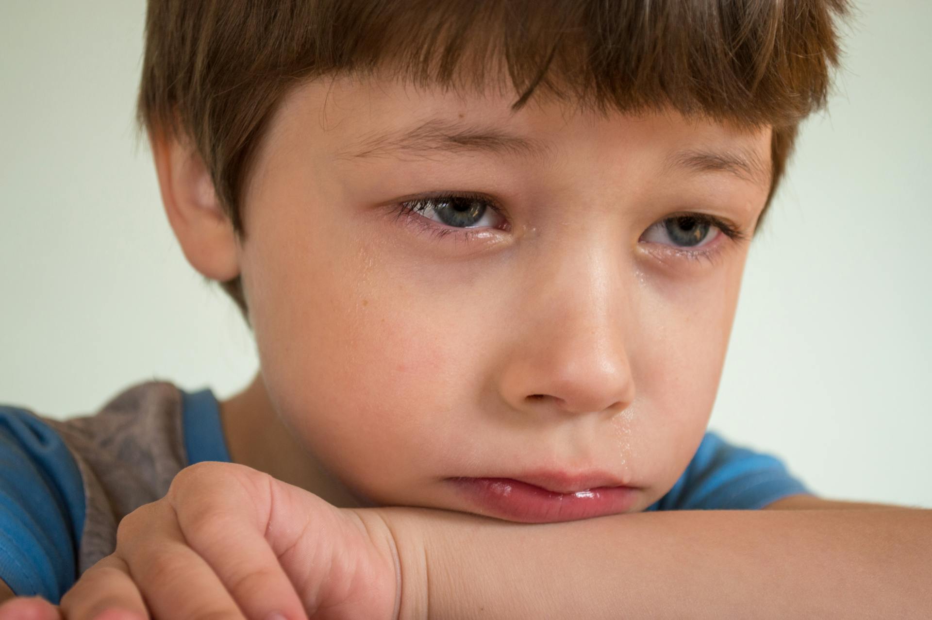 A sad boy | Source: Pexels
