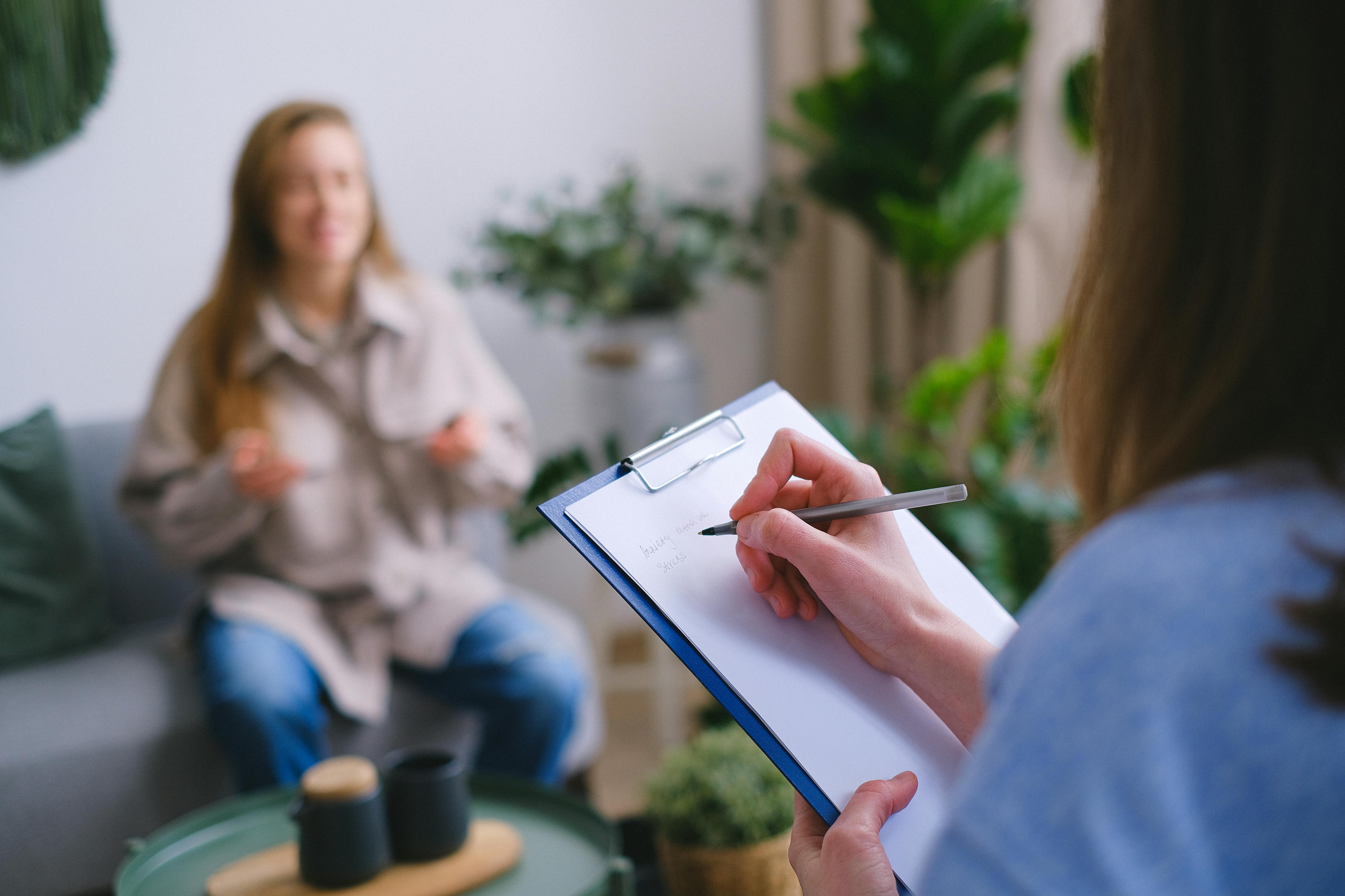 A woman in therapy | Source: Pexels