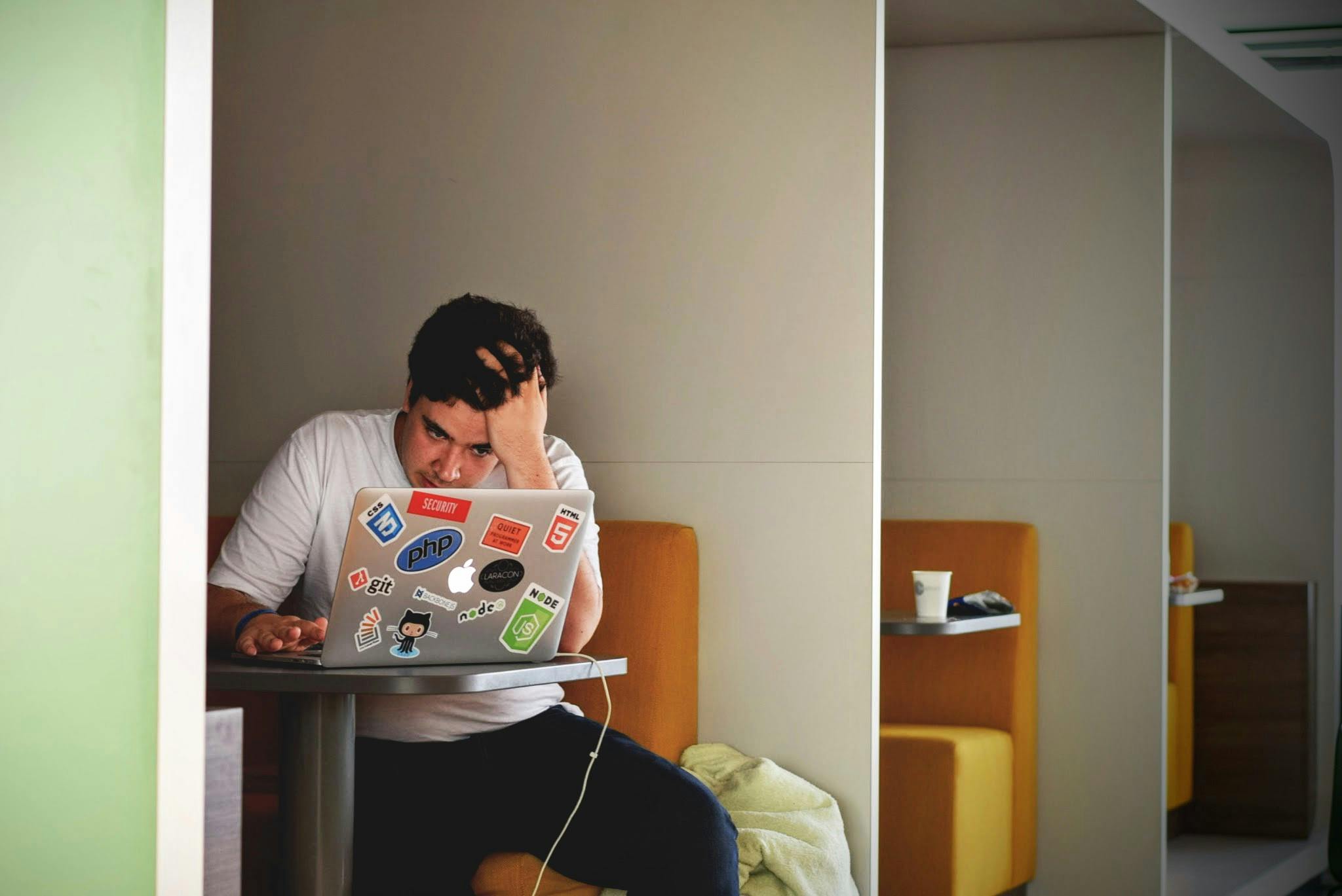 Stressed man sitting in front of a computer | Source: Pexels